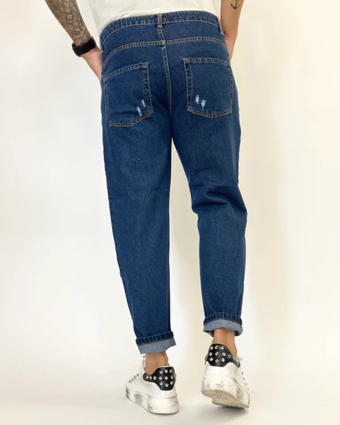 Pantaloni Blugi cu o Ușoară Ruptură la Genunchi