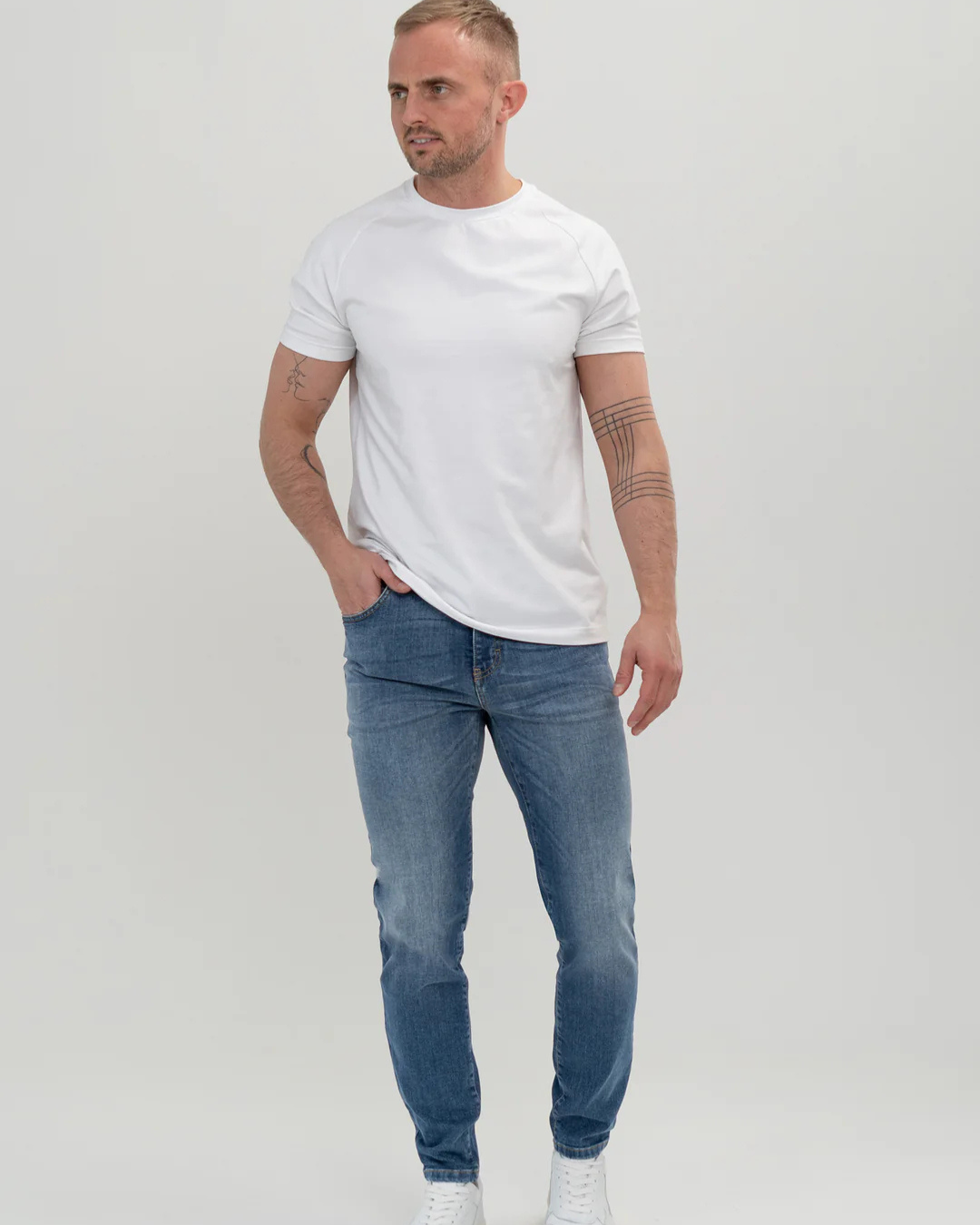 Blugi Clasici Albaștri Autentici Pentru Fiecare Zi