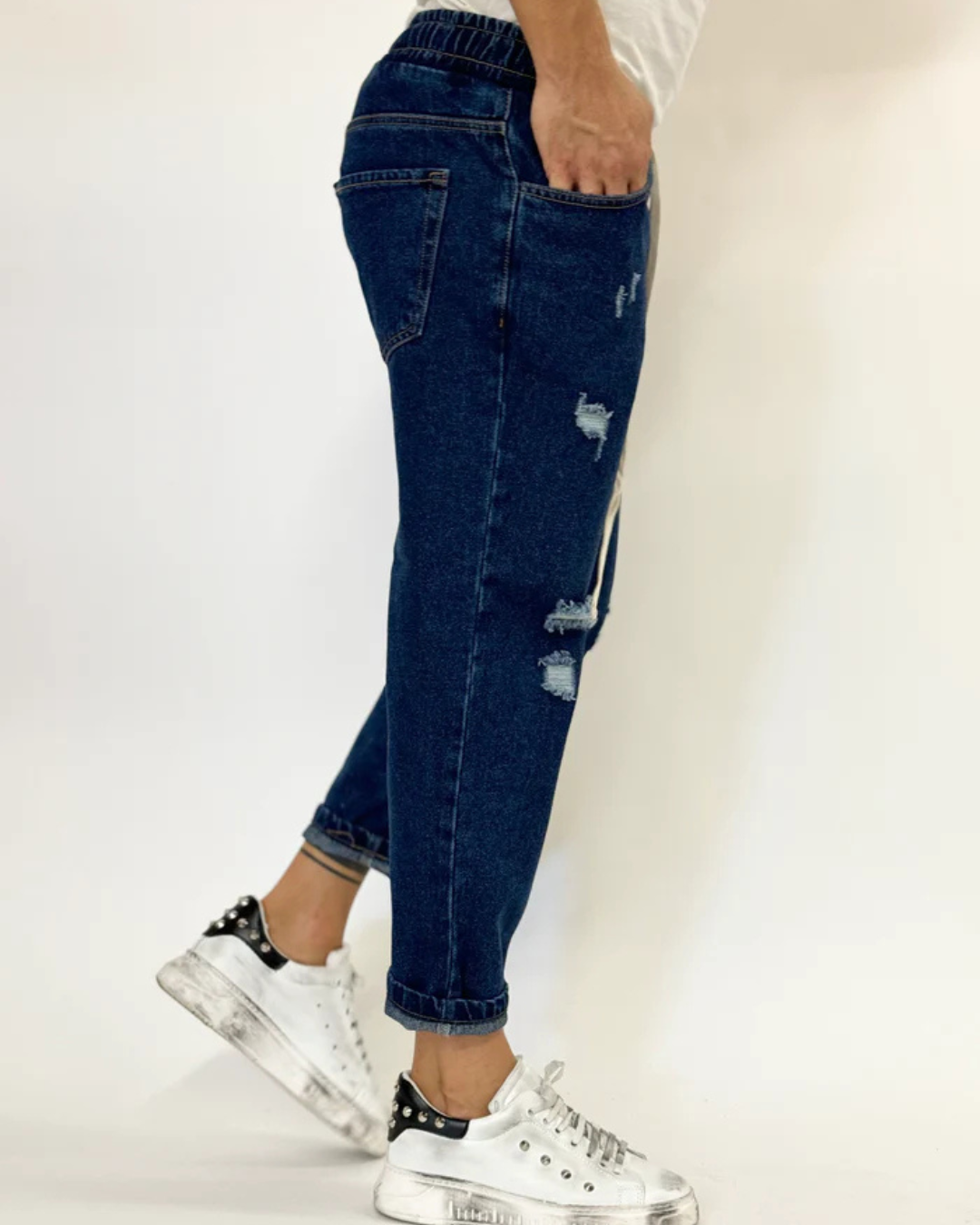 Blugi Cropped cu Șireturi și Tăieturi