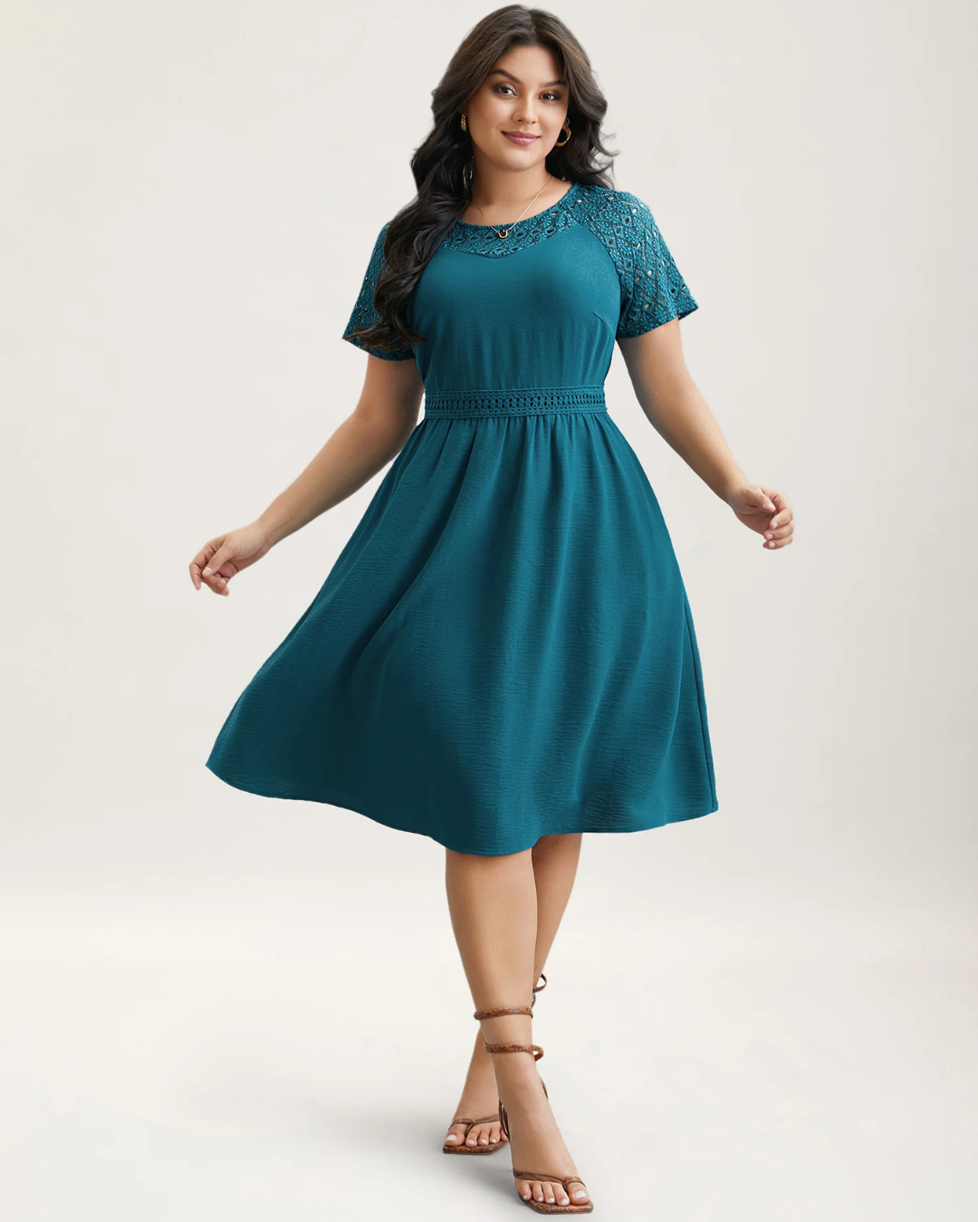 Rochie midi cu buzunare și mâneci scurte cu decupaje din dantelă®