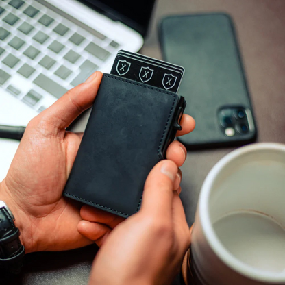 Portofel de lux cu protecție RFID și design compact
