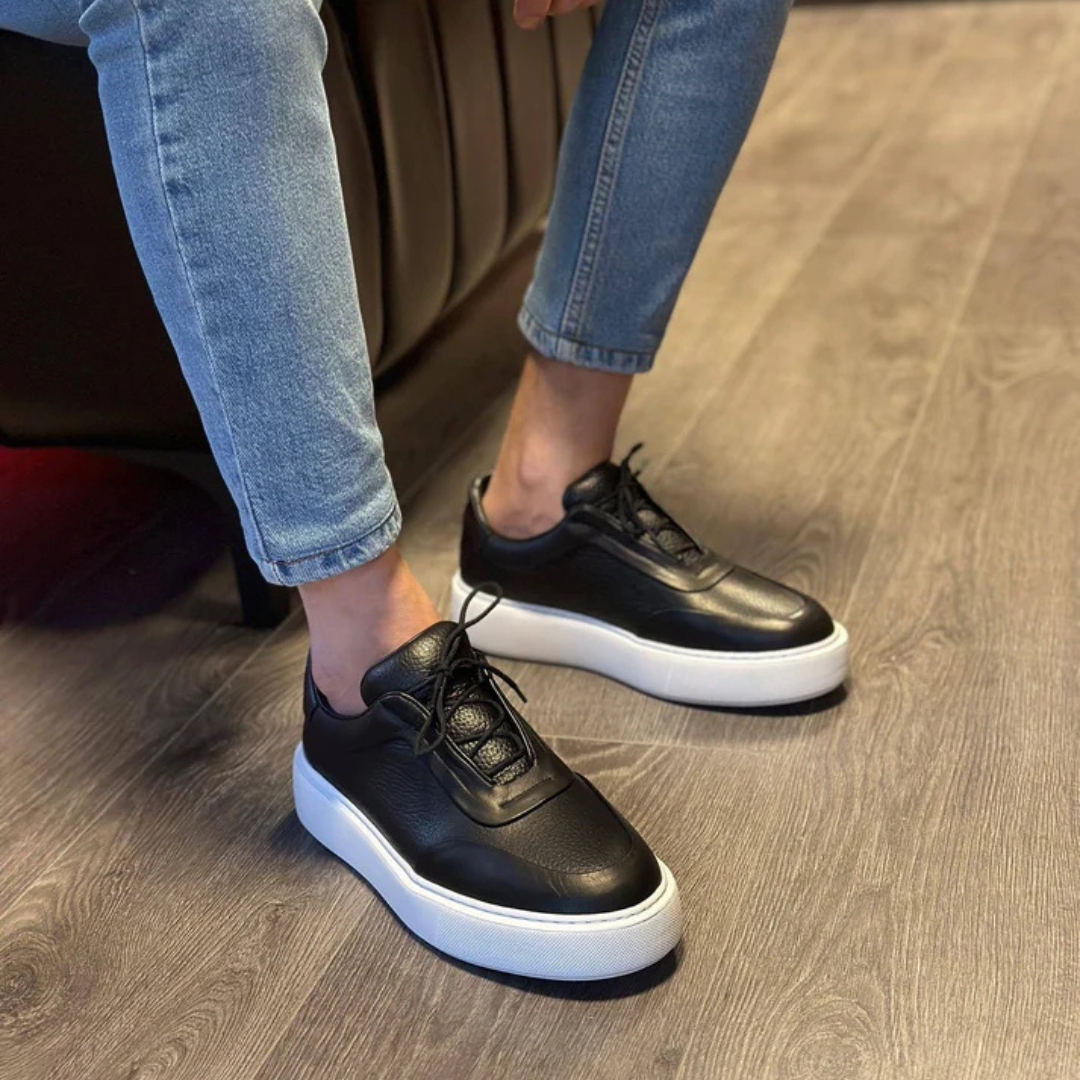 Adidași din piele neagră cu talpă groasă pentru bărbați