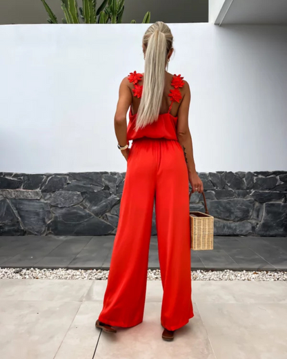 Salopetă Lungă cu Bretele Florale și Decolteu în V Pentru un Look Elegant și Relaxat