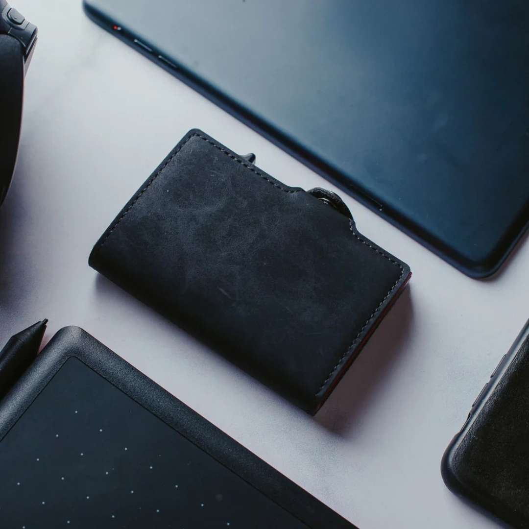 Portofel de lux cu protecție RFID și design compact