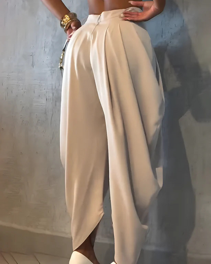 Pantaloni casual cu croială slim care fac parte din categoria pantalonilor de damă 