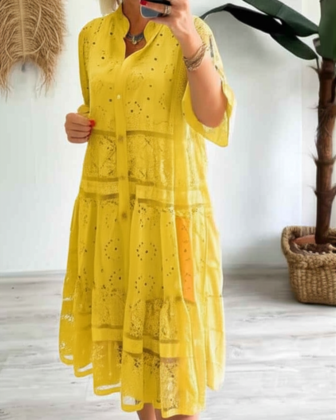 Rochie din dantelă cu mâneci și nasturi în față®