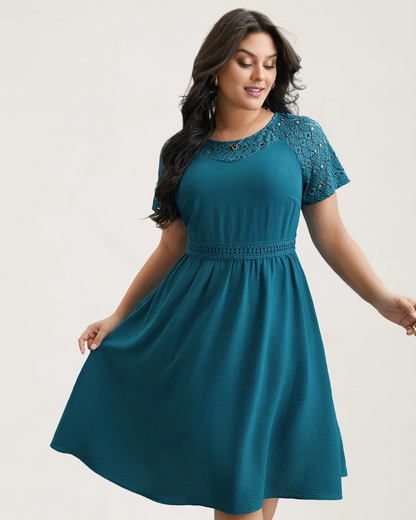 Rochie midi cu buzunare și mâneci scurte cu decupaje din dantelă®