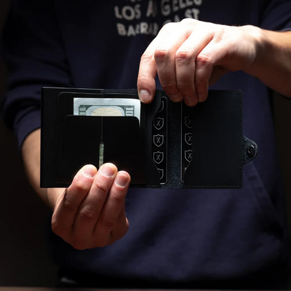 Portofel de lux cu protecție RFID și design compact