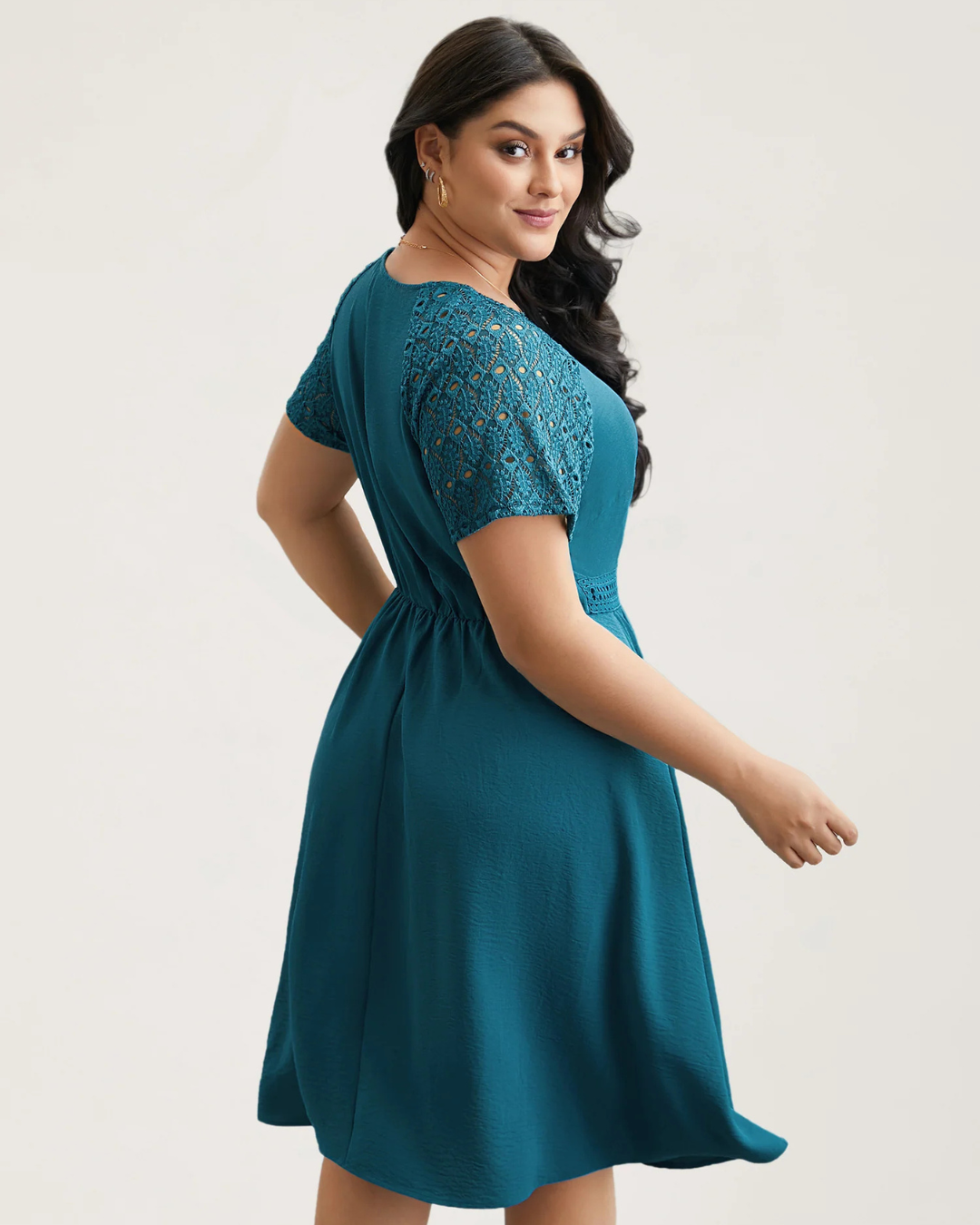 Rochie midi cu buzunare și mâneci scurte cu decupaje din dantelă®