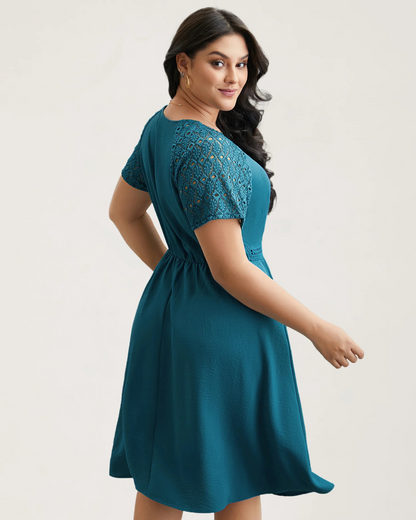 Rochie midi cu buzunare și mâneci scurte cu decupaje din dantelă®