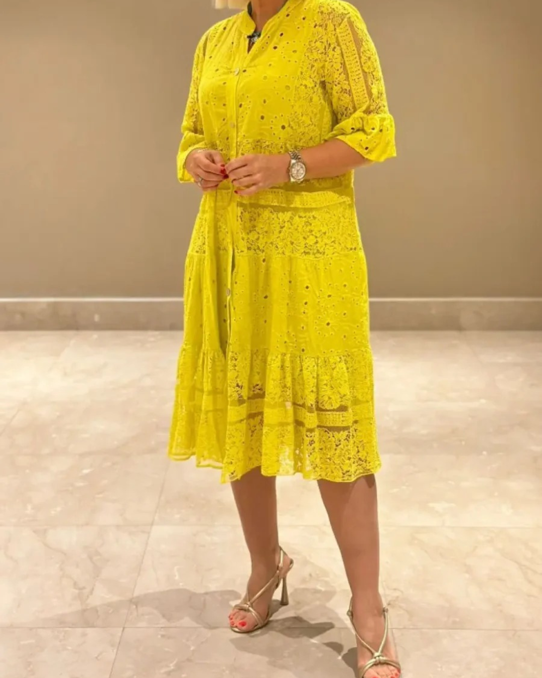 Rochie din dantelă cu mâneci și nasturi în față®