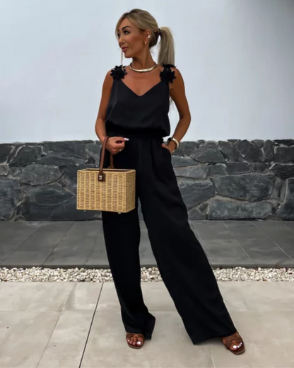 Salopetă Lungă cu Bretele Florale și Decolteu în V Pentru un Look Elegant și Relaxat