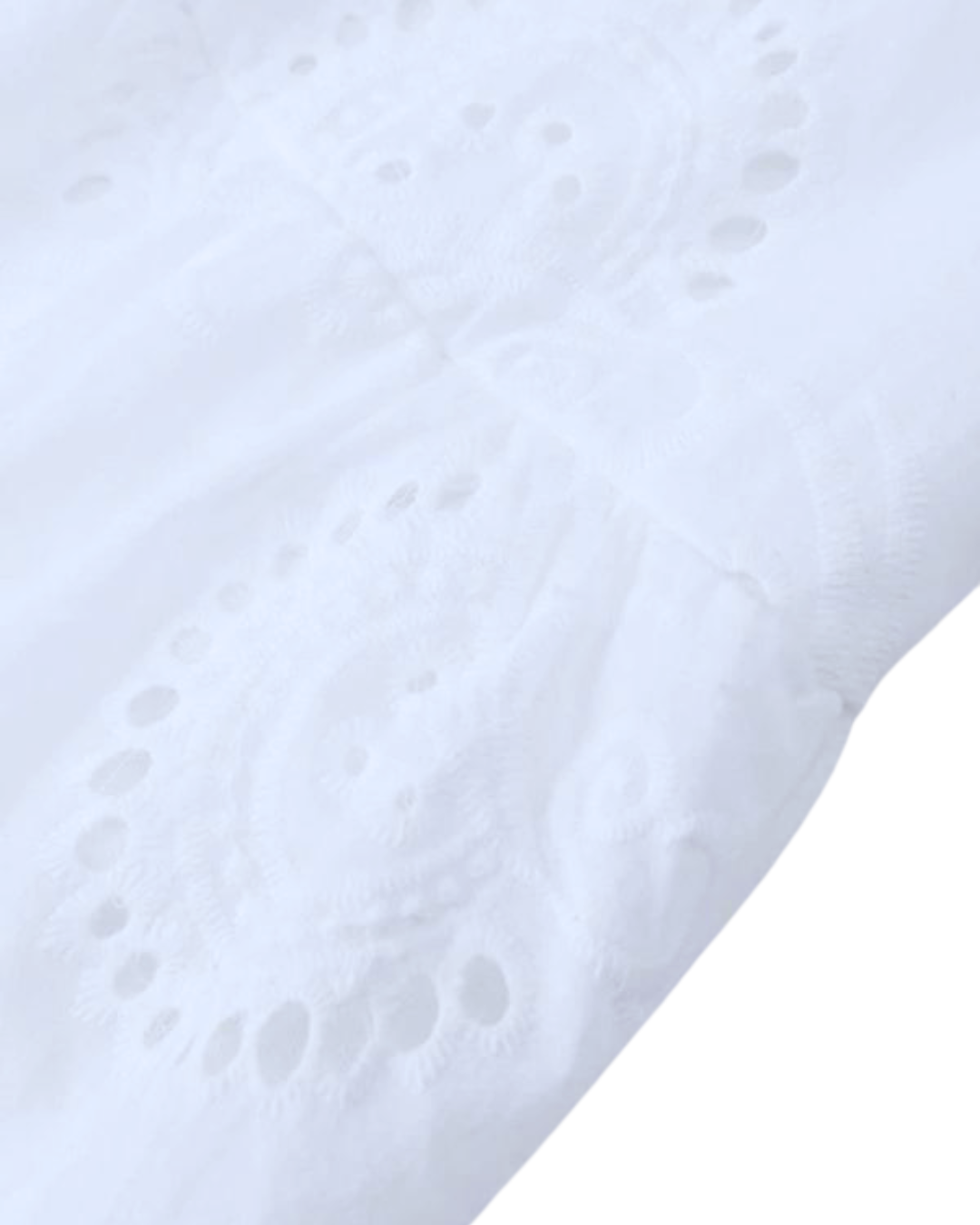 Rochie scurtă brodată cu mânecă bufantă și design decupat pentru un aspect ușor și fermecător