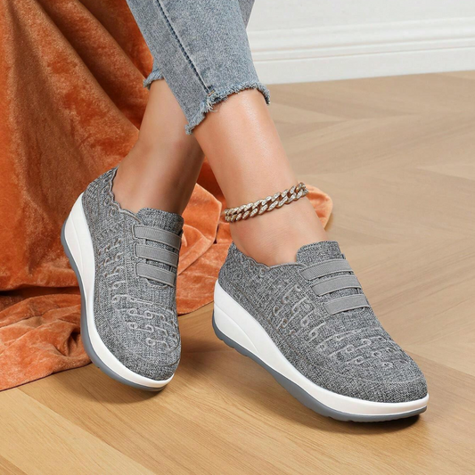 Adidași eleganți brodați, cu talpă elastică