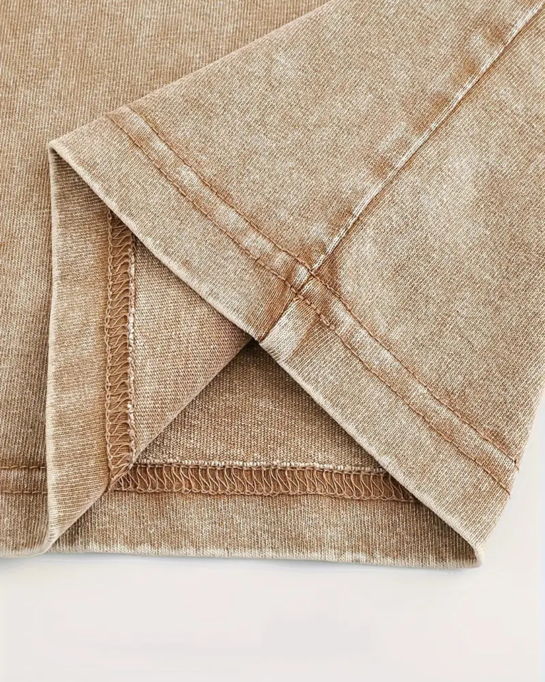 Pulover cu Efect Spălat, cu o Croială Relaxată și un Stil Urban Contemporan