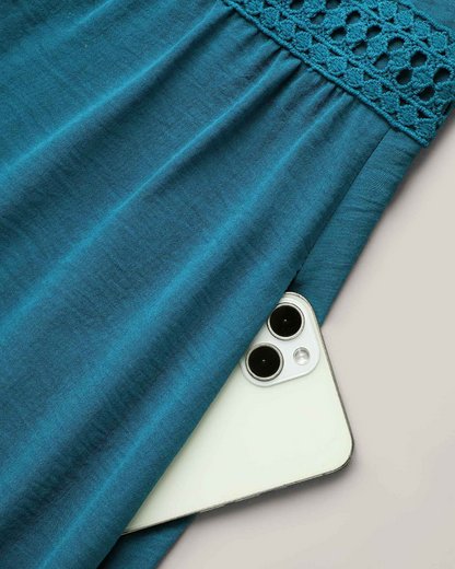 Rochie midi cu buzunare și mâneci scurte cu decupaje din dantelă®