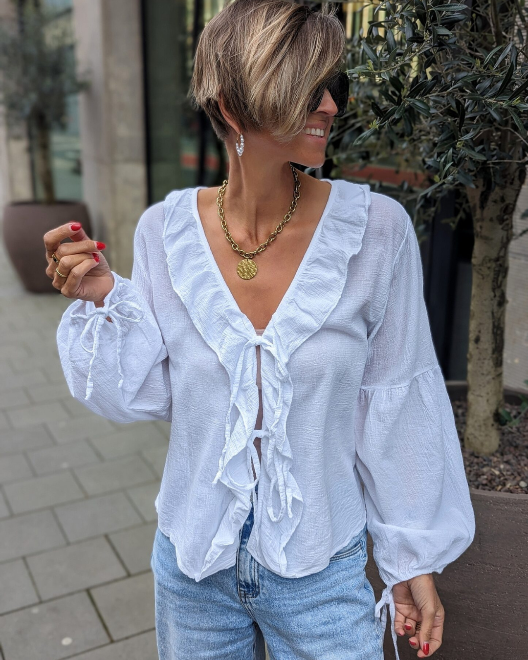 Bluză cu Volane, cu Fundiță în Față, din țesătură Ușoară și Mâneci Bufante