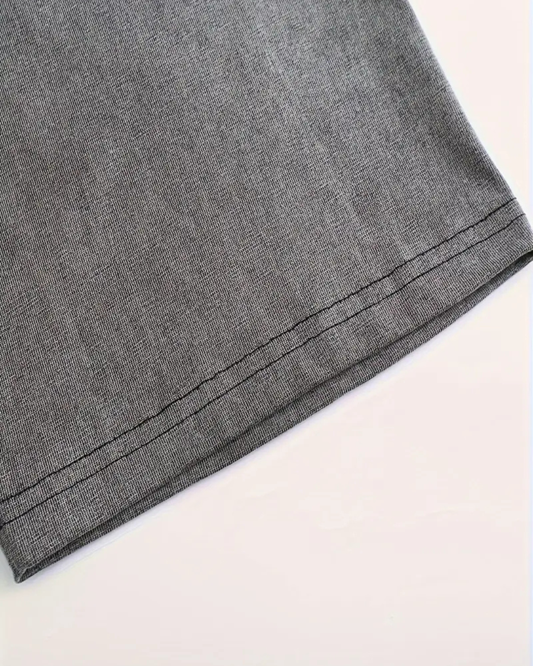 Pulover cu Efect Spălat, cu o Croială Relaxată și un Stil Urban Contemporan