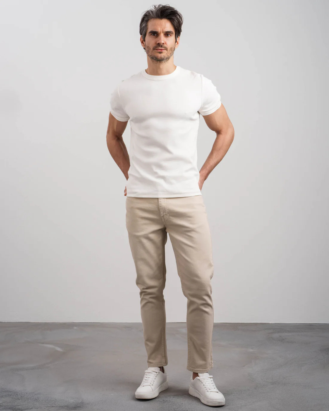 Pantaloni cu Croială Dreaptă, cu țesătură Elastică Pentru o Potrivire Confortabilă și Elegantă 